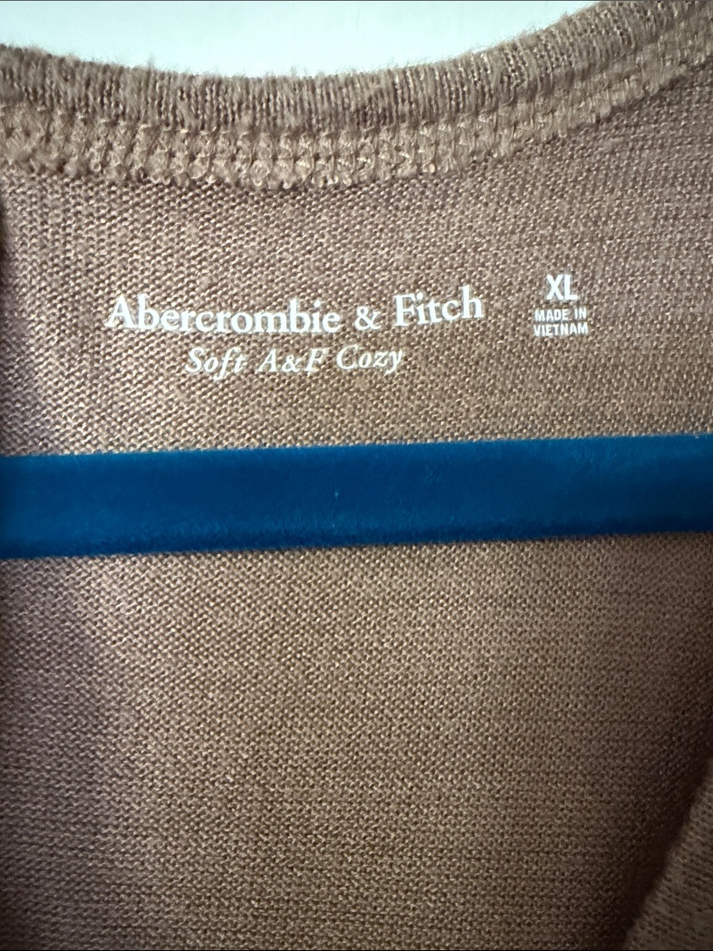 Abercrombie & Fitch Lightweight V-Neck Long Sleeve Tee in Tan - Picture 2 of 3